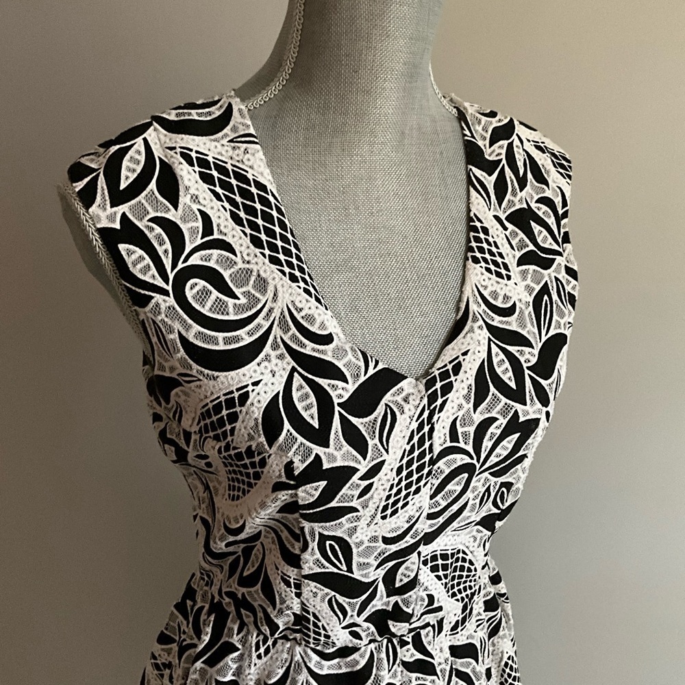 Collective Concepts Black & White Lace Dress Size Medium - Picture 10 of 10